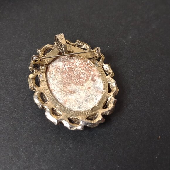 Oval Shaped Stone And Metal Brooch Pendant - Picture 6 of 10